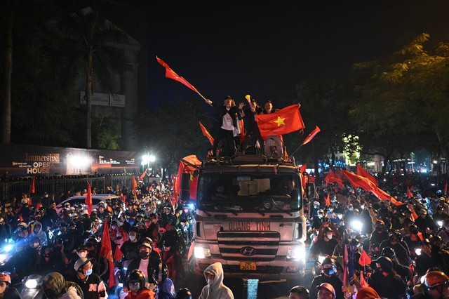 Việt Nam vô địch: Đường phố vui như Tết rồi nè!- Ảnh 74.