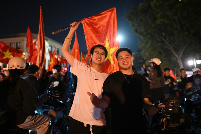 Việt Nam vô địch: Đường phố vui như Tết rồi nè!- Ảnh 71.