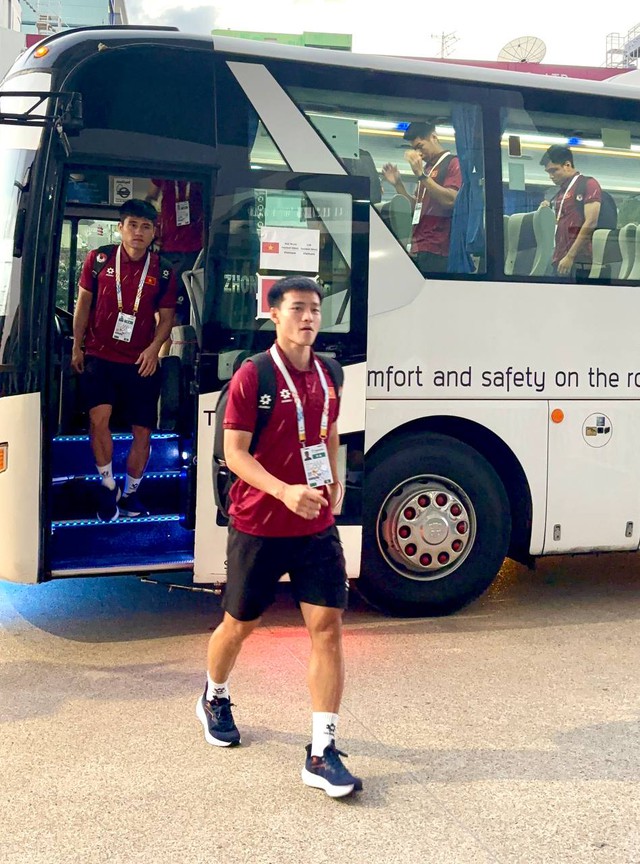 19h30 hôm nay U22 Việt Nam đấu Thái Lan tại chung kết SEA Games 33: Lộ diện trọng tài điều khiển trận đấu- Ảnh 5. 19h30 hôm nay U22 Việt Nam đấu Thái Lan tại chung kết SEA Games 33: Lộ diện trọng tài điều khiển trận đấu- Ảnh 5.