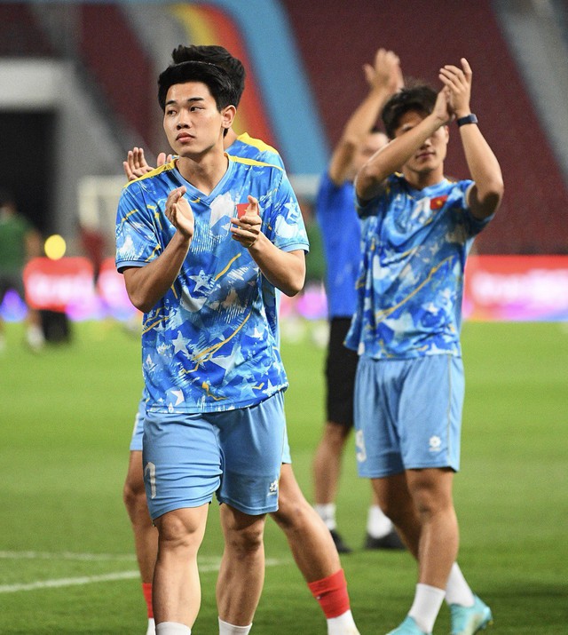 19h30 hôm nay U22 Việt Nam đấu Thái Lan tại chung kết SEA Games 33: Lộ diện trọng tài điều khiển trận đấu- Ảnh 1. 19h30 hôm nay U22 Việt Nam đấu Thái Lan tại chung kết SEA Games 33: Lộ diện trọng tài điều khiển trận đấu- Ảnh 1.