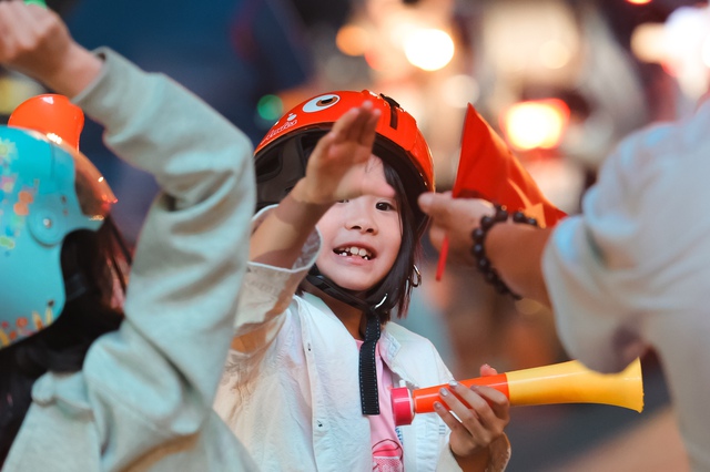 Việt Nam vô địch: Đường phố vui như Tết rồi nè!- Ảnh 38. Việt Nam vô địch: Đường phố vui như Tết rồi nè!- Ảnh 38.