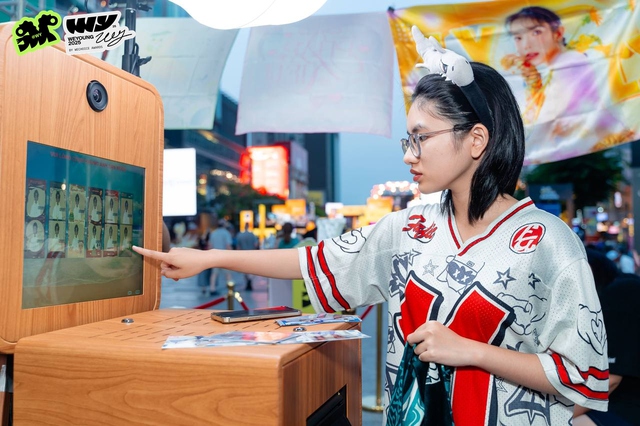 Chuyện g&igrave; đang xảy ra ở phố đi bộ Nguyễn Huệ trước thềm Gala WeYoung?- Ảnh 4.