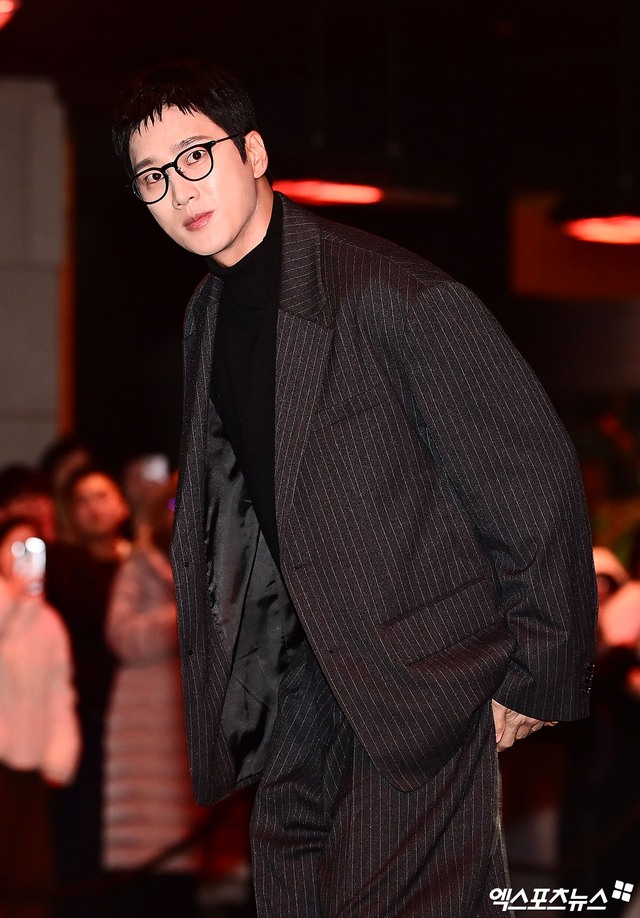 Si&ecirc;u đ&aacute;m cưới Kim Woo Bin - Shin Min Ah: D.O. (EXO) vội v&agrave;ng từ MMA chạy đến, V (BTS) - Lee Kwang Soo xuất hiện cực bảnh- Ảnh 13.