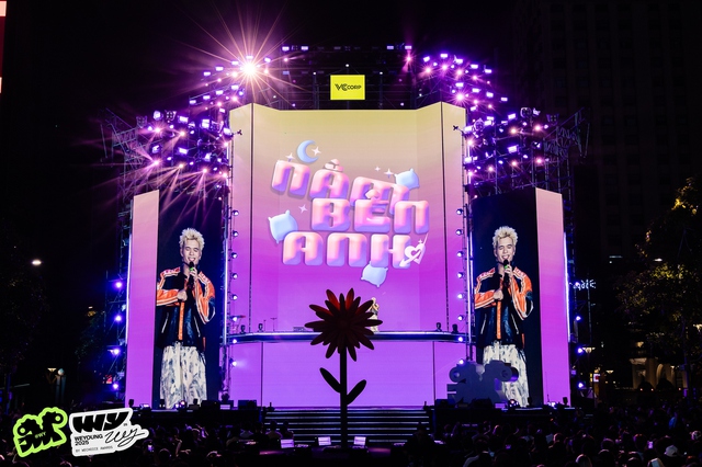 WeYoung 2025 b&ugrave;ng nổ s&acirc;n khấu t&igrave;nh ca: Visual LED rực rỡ biến cả phố đi bộ trở n&ecirc;n v&ocirc; c&ugrave;ng l&atilde;ng mạn- Ảnh 5.