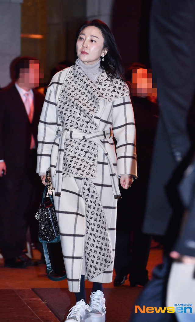 Si&ecirc;u đ&aacute;m cưới Kim Woo Bin - Shin Min Ah: D.O. (EXO) vội v&agrave;ng từ MMA chạy đến, V (BTS) - Lee Kwang Soo xuất hiện cực bảnh- Ảnh 21.