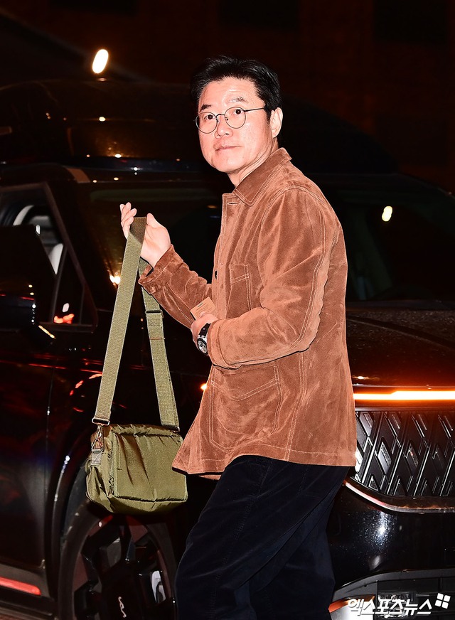 Si&ecirc;u đ&aacute;m cưới Kim Woo Bin - Shin Min Ah: D.O. (EXO) vội v&agrave;ng từ MMA chạy đến, V (BTS) - Lee Kwang Soo xuất hiện cực bảnh- Ảnh 16.