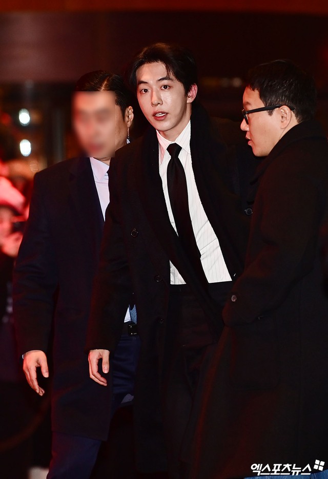 Si&ecirc;u đ&aacute;m cưới Kim Woo Bin - Shin Min Ah: D.O. (EXO) vội v&agrave;ng từ MMA chạy đến, V (BTS) - Lee Kwang Soo xuất hiện cực bảnh- Ảnh 6.