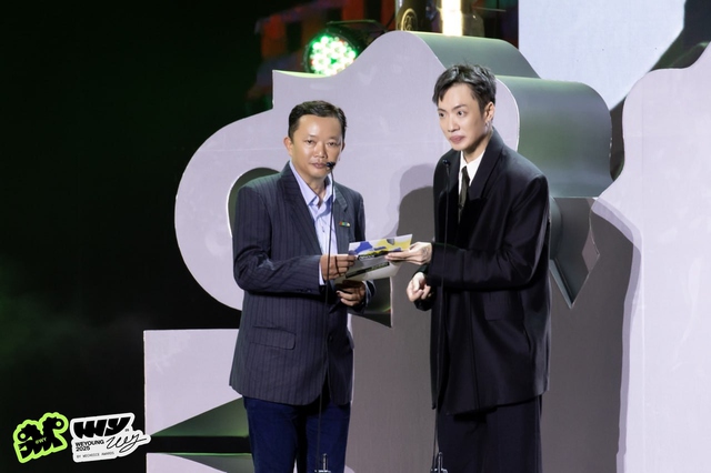 Toàn cảnh Gala vinh danh và trao giải WeYoung 2025: Trăm phần trăm trẻ!- Ảnh 12.
