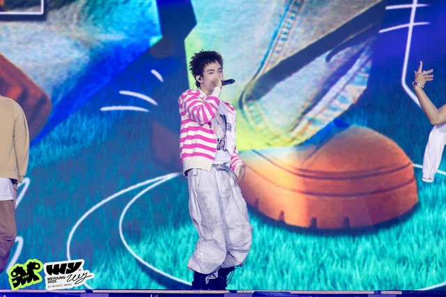 B&ugrave;ng nổ s&acirc;n khấu WeYoung 2025 với loạt trend hot nhất TikTok: Jaysonlei ghi điểm, nhạc cứ l&ecirc;n l&agrave; &ldquo;quẩy&rdquo;- Ảnh 4.