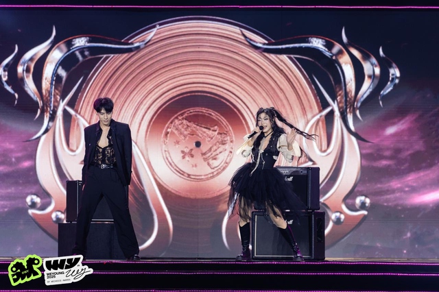 Em Xinh Chi X&ecirc; đẹp như n&agrave;ng thơ, The Flob đốt ch&aacute;y s&acirc;n khấu WeYoung 2025 bằng năng lượng đi&ecirc;n đảo- Ảnh 1.