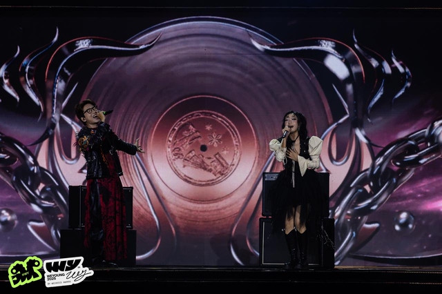 Em Xinh Chi X&ecirc; đẹp như n&agrave;ng thơ, The Flob đốt ch&aacute;y s&acirc;n khấu WeYoung 2025 bằng năng lượng đi&ecirc;n đảo- Ảnh 2.