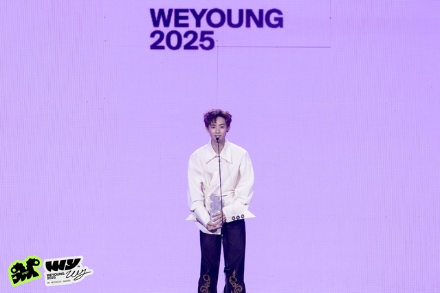 Toàn cảnh Gala vinh danh và trao giải WeYoung 2025: Trăm phần trăm trẻ!- Ảnh 15.
