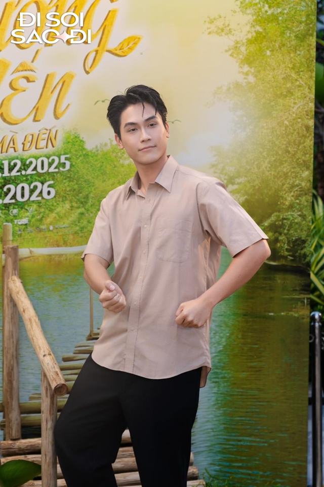 C&otilde;i mạng ph&aacute;t đi&ecirc;n v&igrave; anh l&aacute;i đ&ograve; đẹp nhất Việt Nam: Visual thần th&aacute;nh n&eacute;t căng, đứng ở đ&acirc;u spotlight ở đ&oacute;- Ảnh 1.