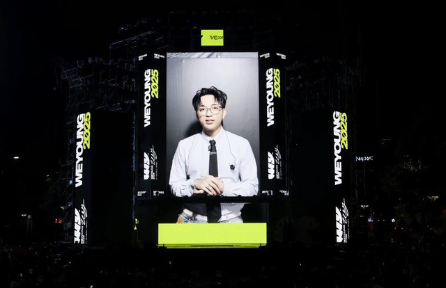 Toàn cảnh Gala vinh danh và trao giải WeYoung 2025: Trăm phần trăm trẻ!- Ảnh 11.