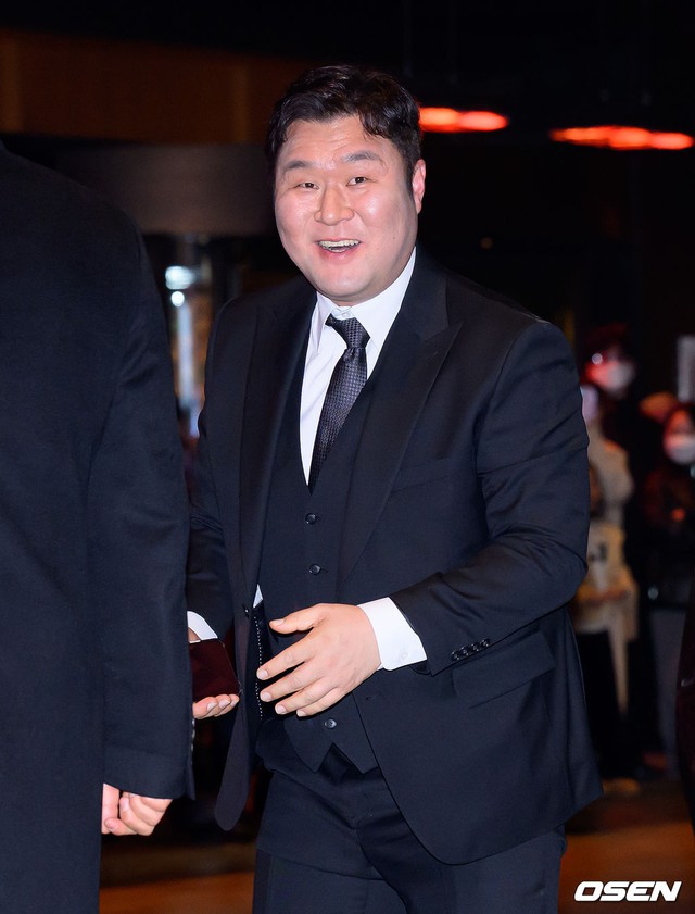 Si&ecirc;u đ&aacute;m cưới Kim Woo Bin - Shin Min Ah: D.O. (EXO) vội v&agrave;ng từ MMA chạy đến, V (BTS) - Lee Kwang Soo xuất hiện cực bảnh- Ảnh 22.