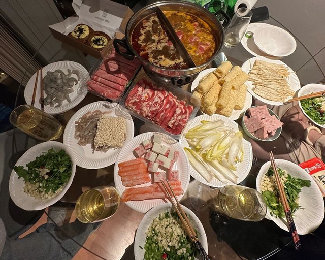 7 th&oacute;i quen ăn lẩu &ldquo;ph&aacute; thận&rdquo; cực nhanh nhưng hiếm người Việt n&agrave;o chưa từng l&agrave;m- Ảnh 1.