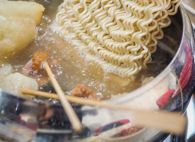 7 th&oacute;i quen ăn lẩu &ldquo;ph&aacute; thận&rdquo; cực nhanh nhưng hiếm người Việt n&agrave;o chưa từng l&agrave;m- Ảnh 3.