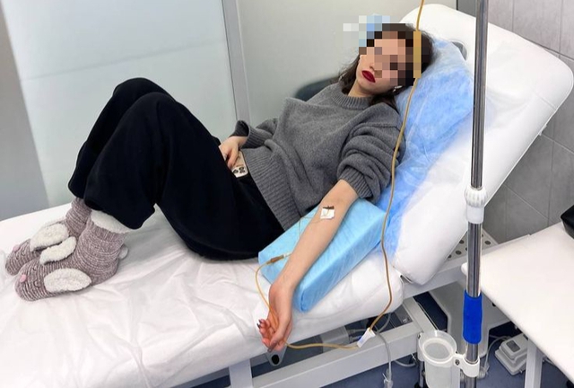 Nữ kế to&aacute;n 27 tuổi mắc ung thư dạ d&agrave;y, &ldquo;thủ phạm&rdquo; l&agrave; 3 m&oacute;n quen thuộc nh&agrave; n&agrave;o cũng từng để trong tủ lạnh- Ảnh 1.