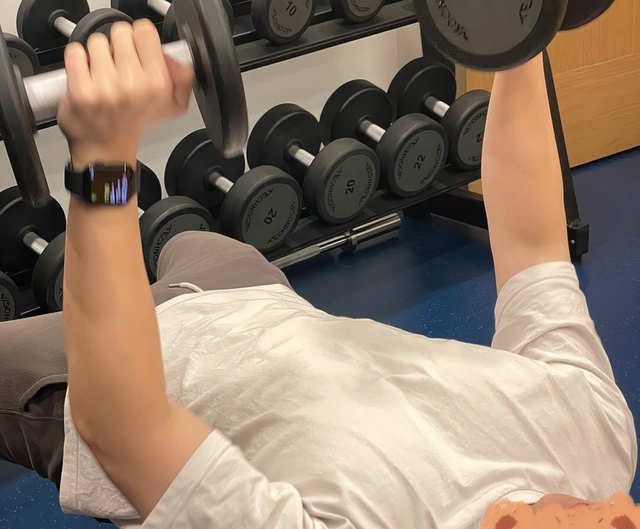 Nam nh&acirc;n vi&ecirc;n IT đột ngột ngừng tim khi đang l&agrave;m chuyện ấy, người vợ kh&oacute;c: "Anh ấy vốn khỏe mạnh, vừa tập gym về"- Ảnh 2.