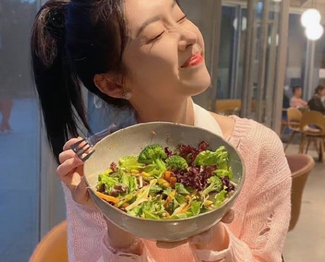 Chợ Việt c&oacute; loại rau l&agrave; "tr&ugrave;m cuối" chống ung thư, tốt cho xương khớp chẳng thua g&igrave; sữa- Ảnh 3.