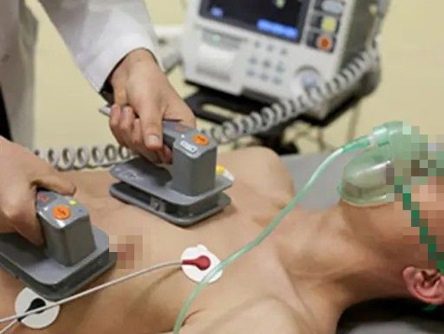 Nam nh&acirc;n vi&ecirc;n IT đột ngột ngừng tim khi đang l&agrave;m chuyện ấy, người vợ kh&oacute;c: "Anh ấy vốn khỏe mạnh, vừa tập gym về"- Ảnh 1.