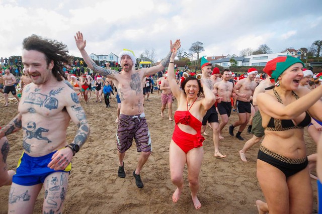 Noel 2025: Dạo một vòng thế giới xem không khí Giáng sinh đang diễn ra thế nào?- Ảnh 4.