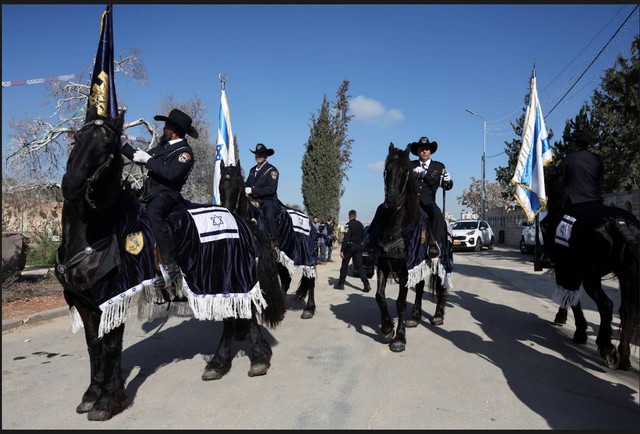 Noel 2025: Dạo một vòng thế giới xem không khí Giáng sinh đang diễn ra thế nào?- Ảnh 8.