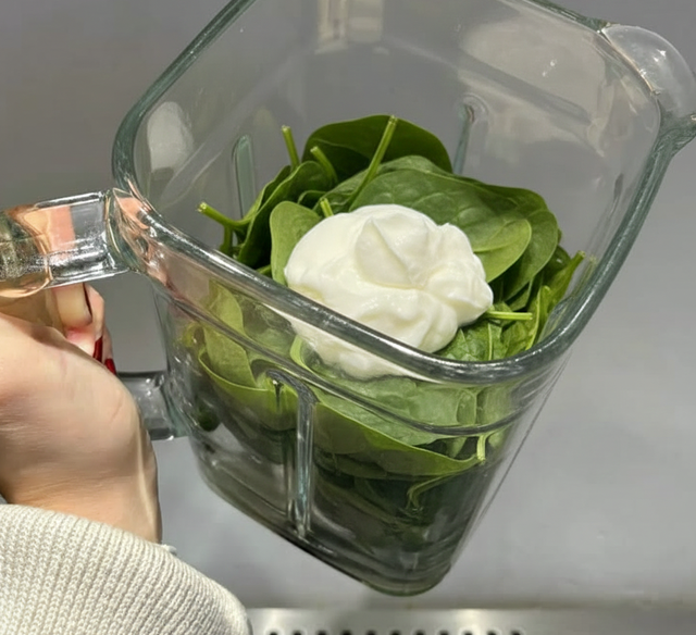 Người phụ nữ suy thận cấp v&igrave; uống thứ nước "healthy" trị t&aacute;o b&oacute;n, b&aacute;c sĩ: 4 đồ uống "vạn người m&ecirc;" nhưng cấm kỵ với người thận yếu- Ảnh 1.