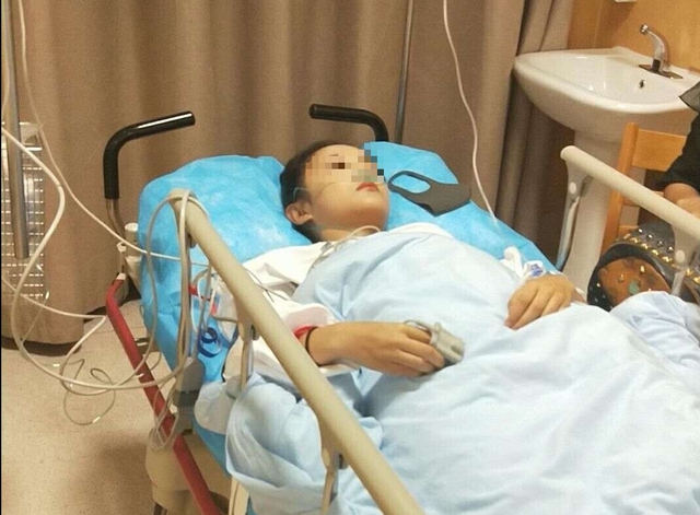 Cô gái trẻ mắc ung thư tuyến giáp, bác sĩ chỉ vào chiếc điện thoại và nói: "Nó là đồng phạm!"- Ảnh 2. Cô gái trẻ mắc ung thư tuyến giáp, bác sĩ chỉ vào chiếc điện thoại và nói: "Nó là đồng phạm!"- Ảnh 2.