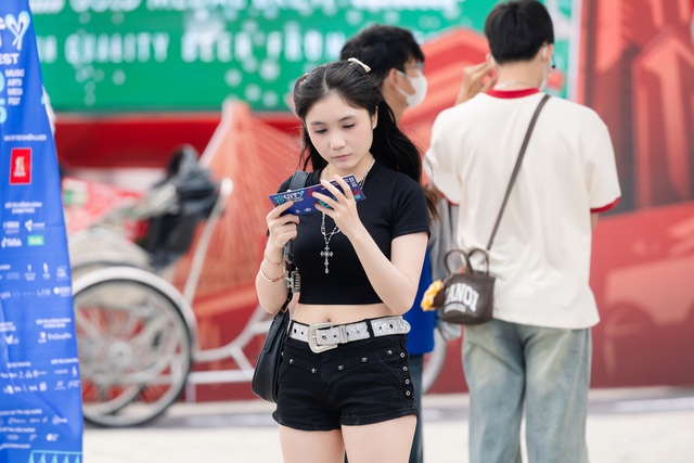 Thứ 7 cuối c&ugrave;ng của năm 2025: V&igrave; sao "hội mỹ nh&acirc;n" đổ x&ocirc; ra C&ocirc;ng vi&ecirc;n Bờ s&ocirc;ng S&agrave;i G&ograve;n?- Ảnh 10.