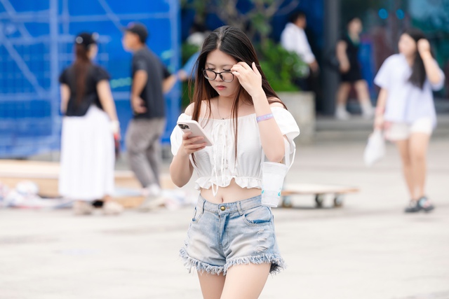 Thứ 7 cuối c&ugrave;ng của năm 2025: V&igrave; sao "hội mỹ nh&acirc;n" đổ x&ocirc; ra C&ocirc;ng vi&ecirc;n Bờ s&ocirc;ng S&agrave;i G&ograve;n?- Ảnh 9.