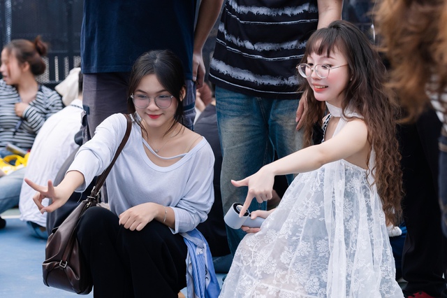 Thứ 7 cuối c&ugrave;ng của năm 2025: V&igrave; sao "hội mỹ nh&acirc;n" đổ x&ocirc; ra C&ocirc;ng vi&ecirc;n Bờ s&ocirc;ng S&agrave;i G&ograve;n?- Ảnh 3.