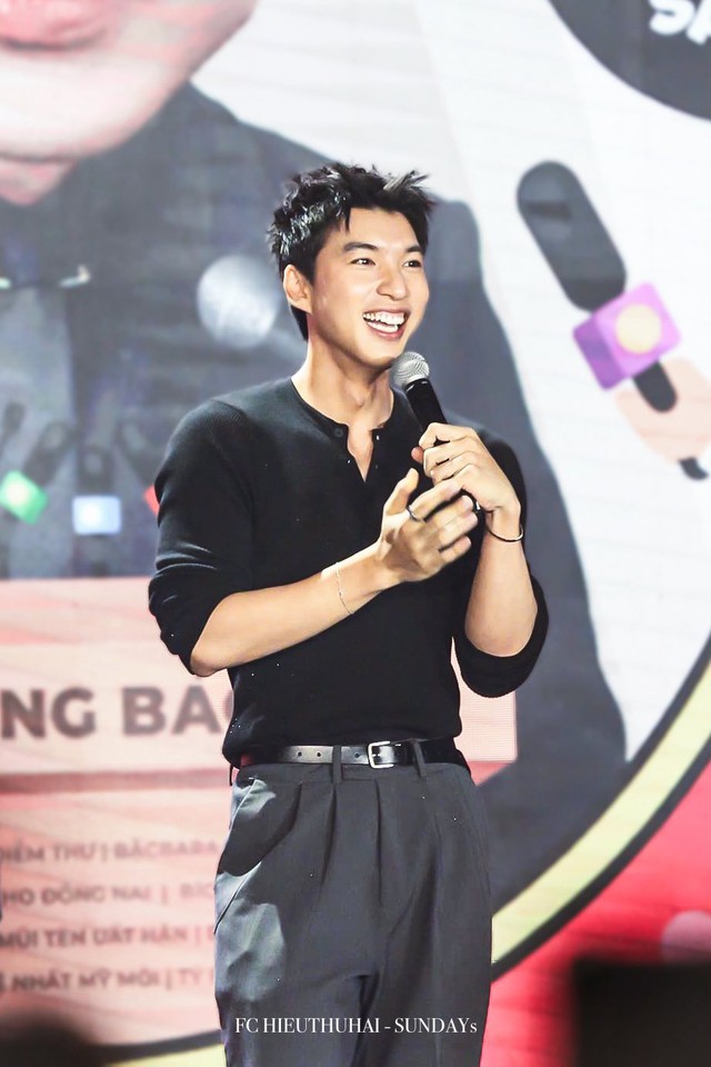 Fan meeting Lê Dương Bảo Lâm ngày 2: HIEUTHUHAI và dàn Anh trai bùng nổ visual, Trường Giang là 