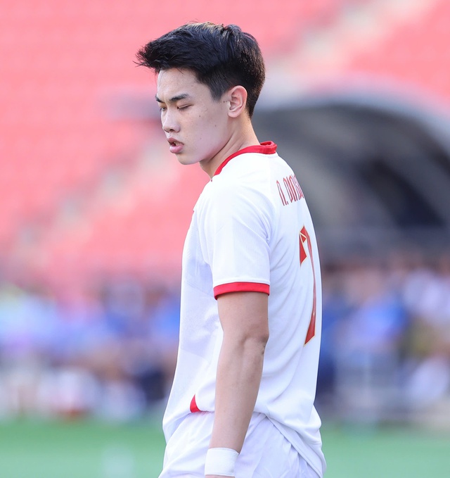 Đình Bắc lập cú đúp, U22 Việt Nam chật vật thắng Lào 2-1: Đường đến HCV SEA Games 33 đầy gian nan- Ảnh 4. Đình Bắc lập cú đúp, U22 Việt Nam chật vật thắng Lào 2-1: Đường đến HCV SEA Games 33 đầy gian nan- Ảnh 4.