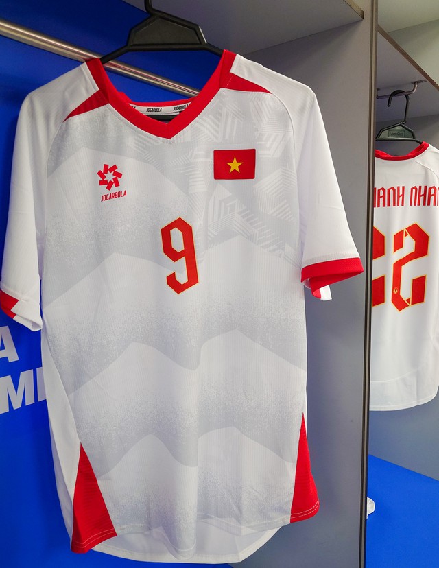 Diễn biến U22 Việt Nam vs Lào SEA Games 33: Thủ môn 1m93 bắt chính, sẵn sàng cho giấc mơ Vàng- Ảnh 2. Diễn biến U22 Việt Nam vs Lào SEA Games 33: Thủ môn 1m93 bắt chính, sẵn sàng cho giấc mơ Vàng- Ảnh 2.