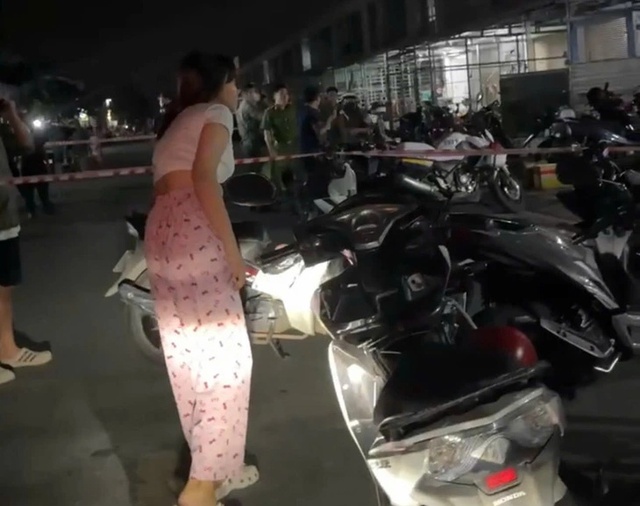 C&ocirc; g&aacute;i tử vong trong d&atilde;y trọ ở TP.HCM: Ph&aacute;t hiện thanh ni&ecirc;n b&iacute; ẩn chạy xe m&aacute;y rời khỏi hiện trường- Ảnh 1.