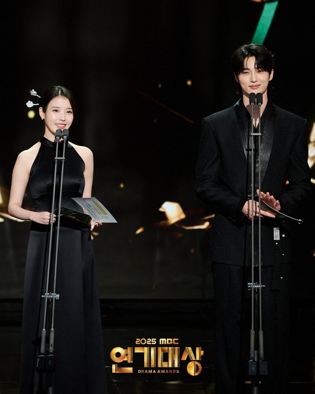 MBC Drama Awards 2025: IU - Byeon Woo Seok g&acirc;y b&atilde;o MXH, chủ nh&acirc;n Daesang l&agrave; c&aacute;i t&ecirc;n kh&ocirc;ng ai d&aacute;m ch&ecirc;- Ảnh 6.