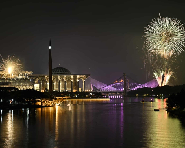 Cả thế giới cùng rộn ràng đón 2026: Pháo hoa rợp trời chào mừng một năm mới bình an, hạnh phúc- Ảnh 6.