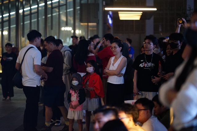 Hình ảnh gây choáng tại Hồ Gươm dù mới 21h ngày cuối năm- Ảnh 11.