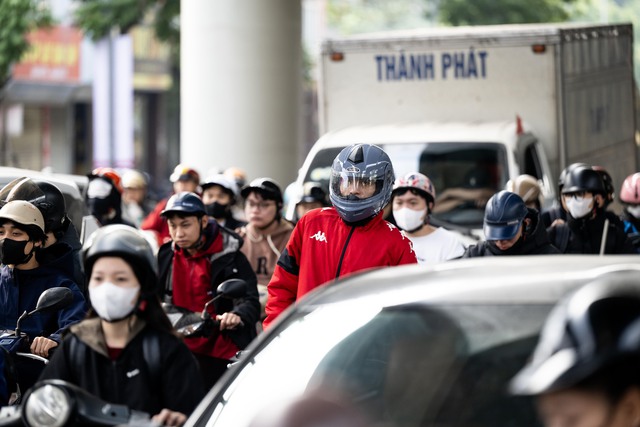 Bộ phim "VỀ QUÊ" chính thức được công chiếu: Các tuyến đường bắt đầu đông đúc, người dân lỉnh kỉnh mang theo cả thú cưng rời thành phố nghỉ lễ 4 ngày- Ảnh 7.