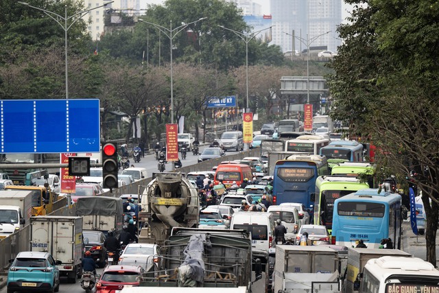 Bộ phim "VỀ QUÊ" chính thức được công chiếu: Các tuyến đường bắt đầu đông đúc, người dân lỉnh kỉnh mang theo cả thú cưng rời thành phố nghỉ lễ 4 ngày- Ảnh 5.