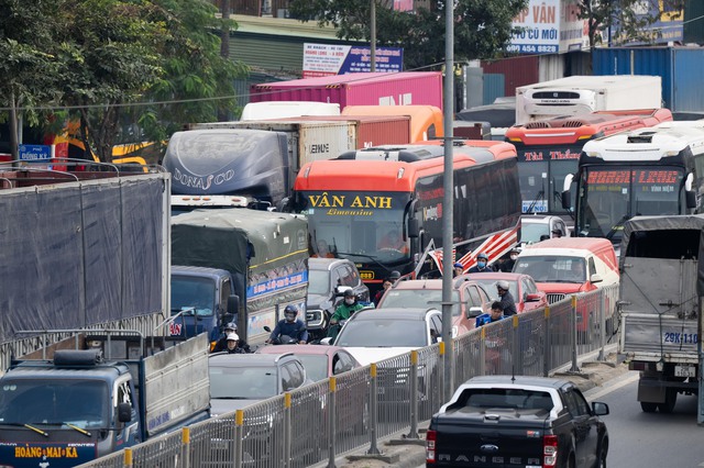 Bộ phim "VỀ QUÊ" chính thức được công chiếu: Các tuyến đường bắt đầu đông đúc, người dân lỉnh kỉnh mang theo cả thú cưng rời thành phố nghỉ lễ 4 ngày- Ảnh 12.