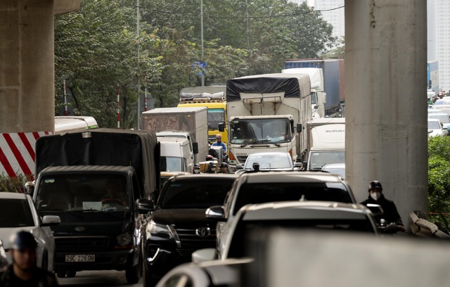 Bộ phim "VỀ QUÊ" chính thức được công chiếu: Các tuyến đường bắt đầu đông đúc, người dân lỉnh kỉnh mang theo cả thú cưng rời thành phố nghỉ lễ 4 ngày- Ảnh 11.