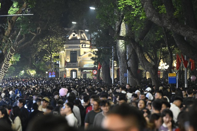 Pháo hoa rực sáng bầu trời, chào 2026!- Ảnh 6.