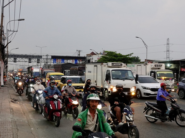 Bộ phim "VỀ QU&Ecirc;" ch&iacute;nh thức được c&ocirc;ng chiếu: To&agrave;n cảnh đường phố v&agrave;o ng&agrave;y cuối c&ugrave;ng của năm 2025- Ảnh 2.