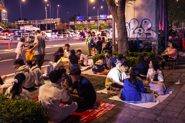 Hình ảnh gây choáng tại Hồ Gươm dù mới 21h ngày cuối năm- Ảnh 17.