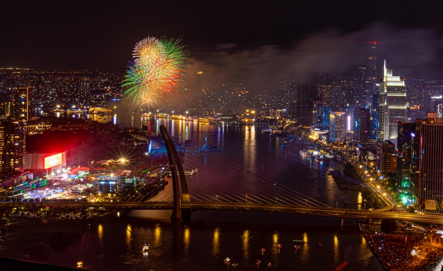 Pháo hoa rực sáng bầu trời, chào 2026!- Ảnh 19.