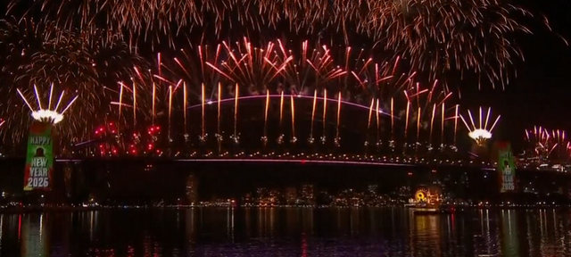 Cả thế giới cùng rộn ràng đón 2026: Pháo hoa rợp trời chào mừng một năm mới bình an, hạnh phúc- Ảnh 23.