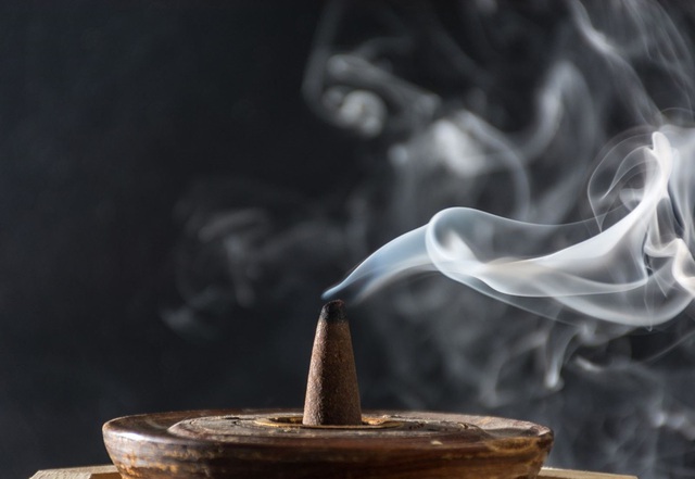 Rằm tháng 10 Âm lịch người Trung Quốc thường thắp hương vòng thay cho hương thường: Vì sao vậy?- Ảnh 2.