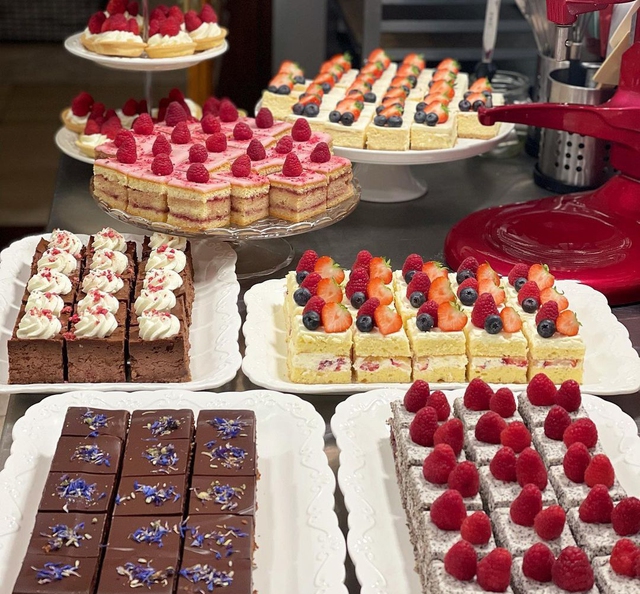 Bé gái 8 tuổi đã qua đời vì ung thư thận, người cha ôm con khóc nức nở: "Tất cả là tại tôi!"- Ảnh 1.